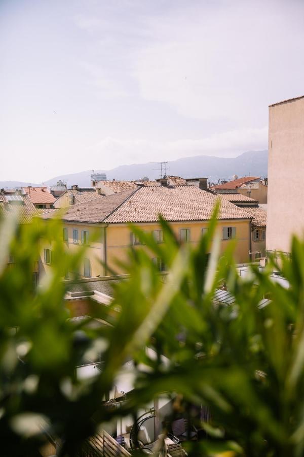 Duplex Avec Terrasse - Hyper-Centre De Toulon Apartment Exterior photo